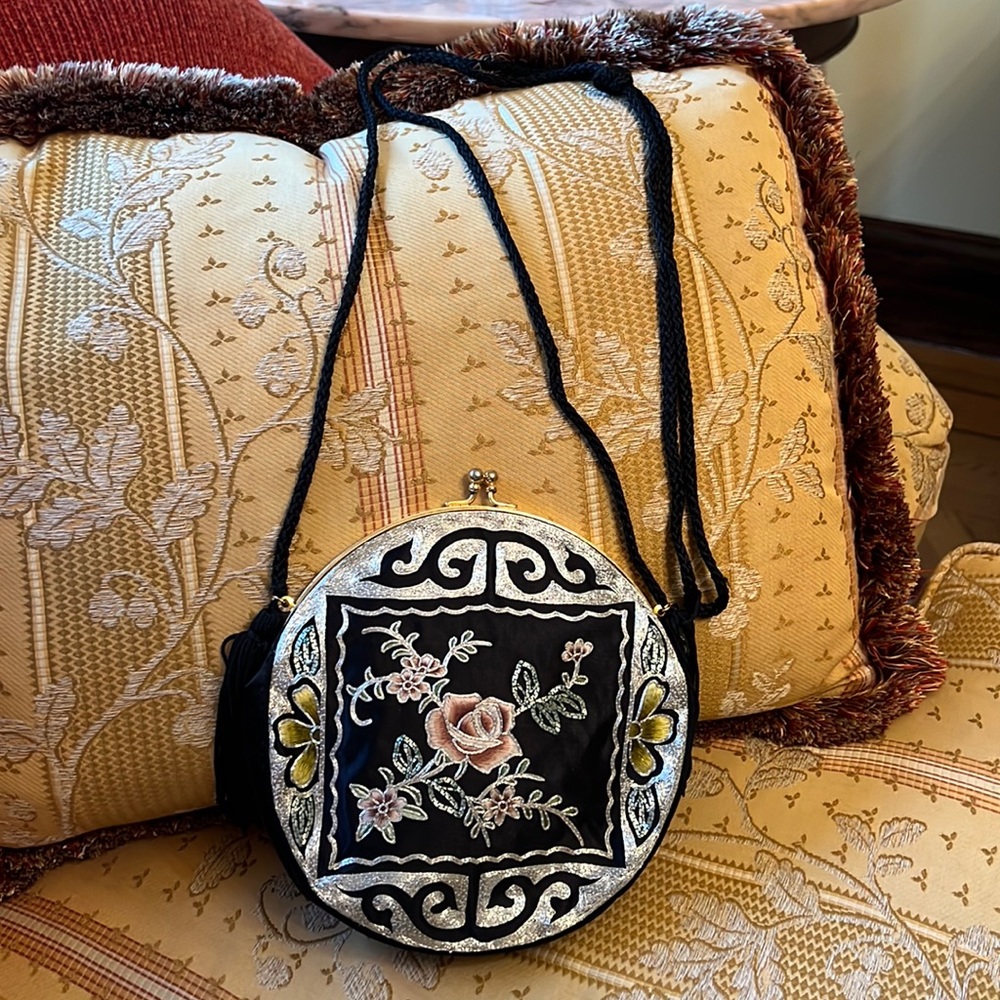 Vintage Embroidered Circle Purse